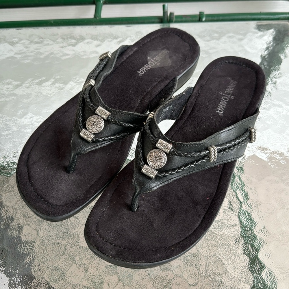 Minnetonka Silverthorne Sandals Flip Flops Size 9 Boho
